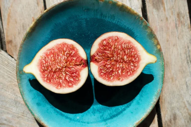 Figues fraßches coupées en deux